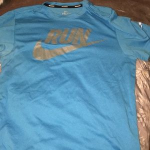 Nike Dri-Fit ebbing shirt